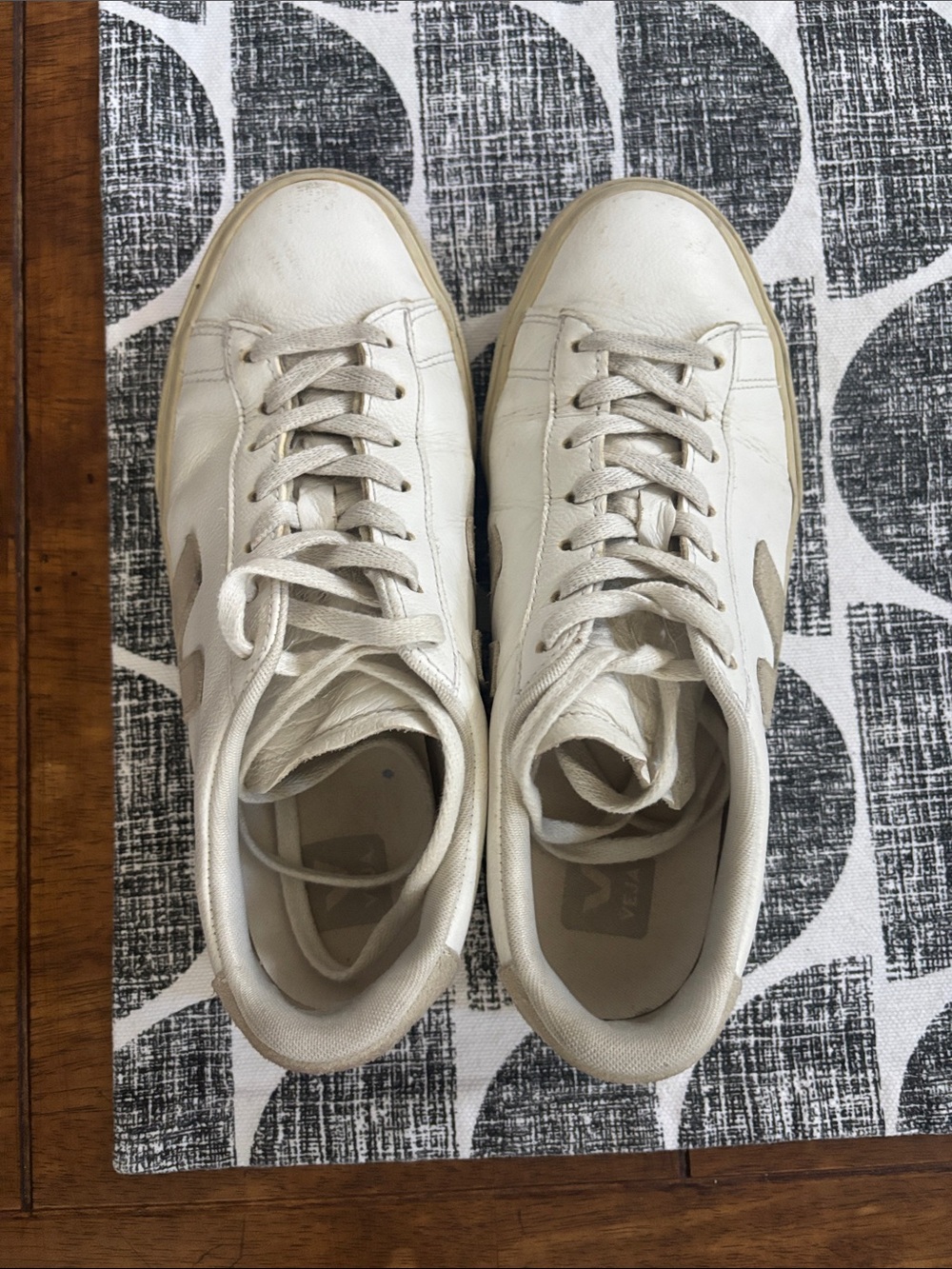 Veja Low-Top Sneakers in White with Beige Accents - Picture 4 of 6